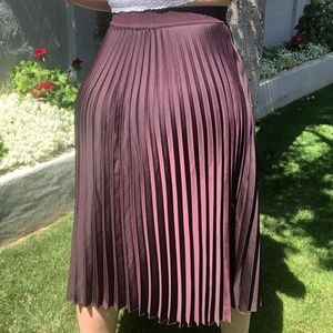 Burgundy Midi Pleaded skirt